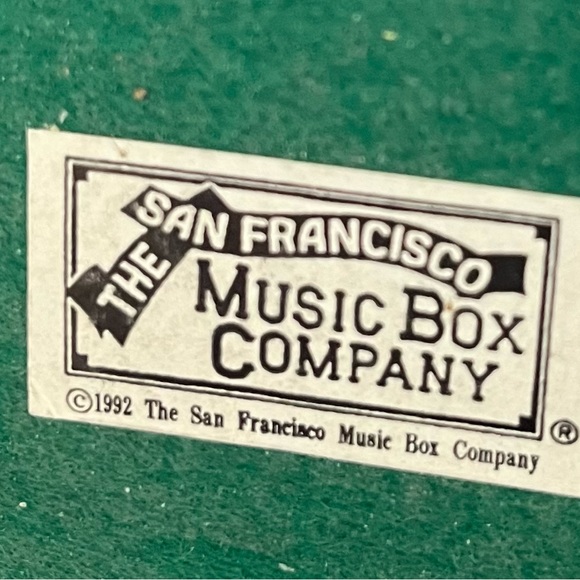 San Francisco Music Box Company - outhouse - vintage 1992 - Picture 3 of 7